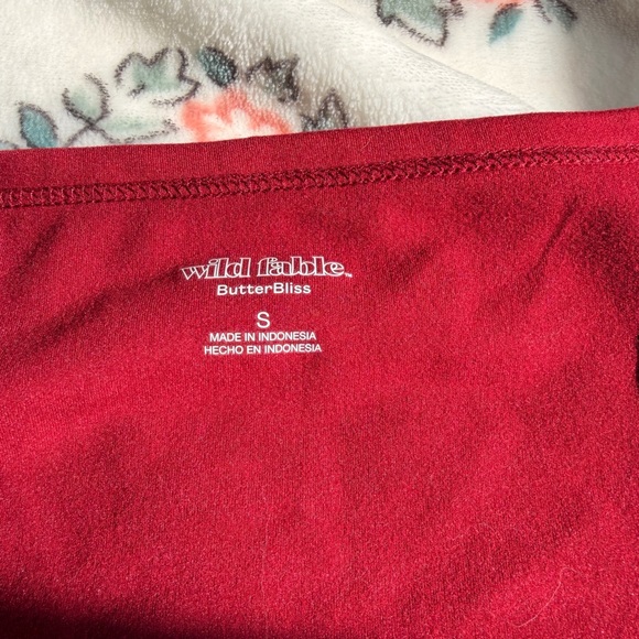 Red short cropped Long Sleeve Top - Picture 2 of 4